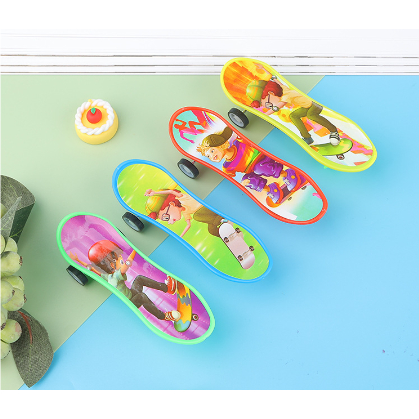 Đồ chơi ô tô ván trượt mini chạy cót siêu yêu cho bé