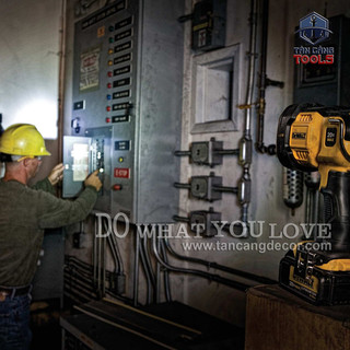Đèn Pin Dùng Pin 20V Dewalt DCL043N ( Thân Máy )