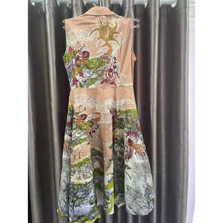 Váy hoạ tiết size m thanh lý