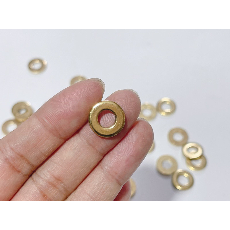 Lông đền thau màu vàng lỗ 6li 7li 8li 10li , vòng đệm phẳng thao vàng dày 2mm chất liệu không gỉ