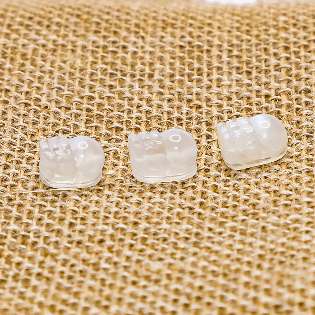 Tỳ hưu moonstone xỏ vòng tay màu trắng hợp mệnh kim và thuỷ UPCARA