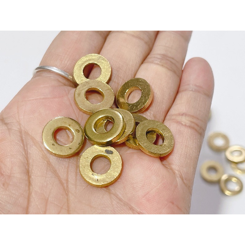 Lông đền thau màu vàng lỗ 6li 7li 8li 10li , vòng đệm phẳng thao vàng dày 2mm chất liệu không gỉ