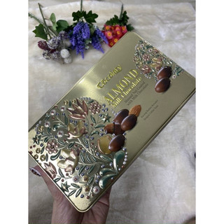 Hộp 300gr sô cô la hạnh nhân
