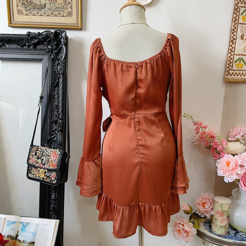 Đầm nâu tay dài xoè