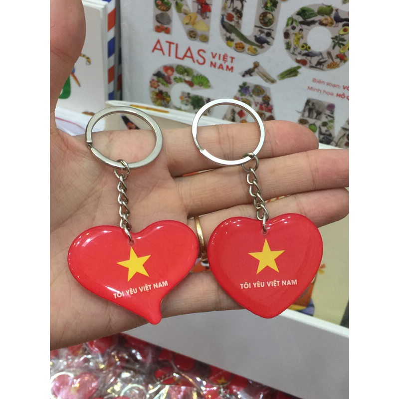 Móc khoá cờ đỏ sao vàng Việt Nam cao cấp hình trái tim