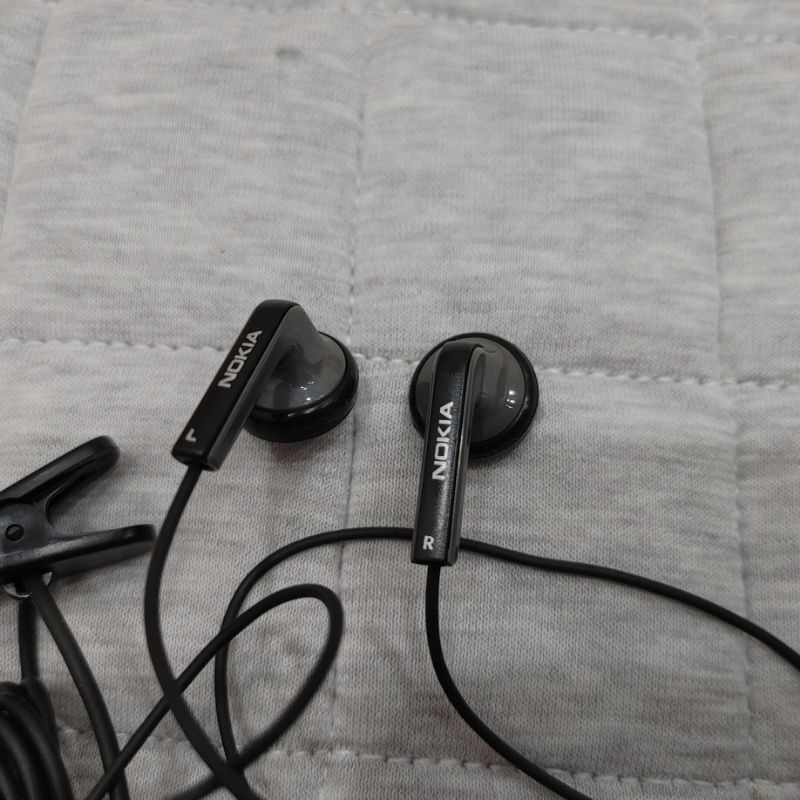 TAI NGHE NOKIA CHÂN CẮM 2.5MM - TUƠNG THÍCH NOKIA 5200-5300-6300-6500S-E71-E9500 ..V.V..