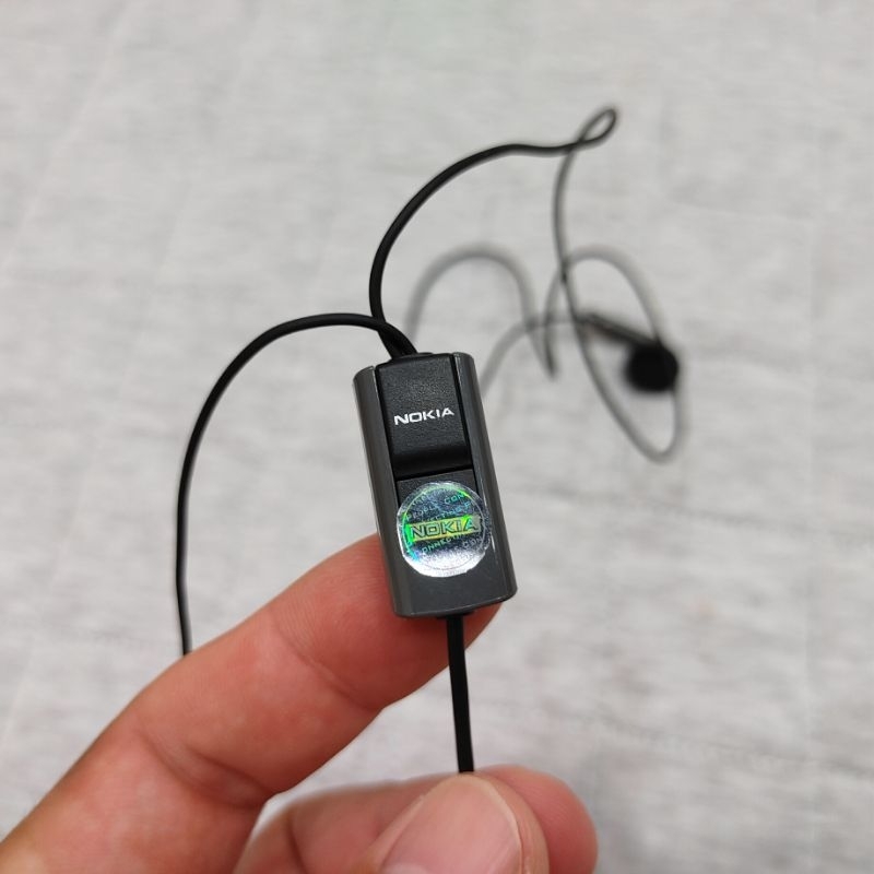 TAI NGHE NOKIA CHÂN CẮM 2.5MM - TUƠNG THÍCH NOKIA 5200-5300-6300-6500S-E71-E9500 ..V.V..