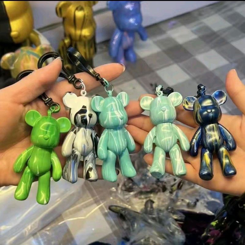 Gấu BearBrick đổ màu