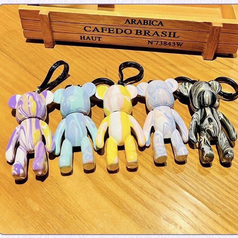 Gấu BearBrick đổ màu