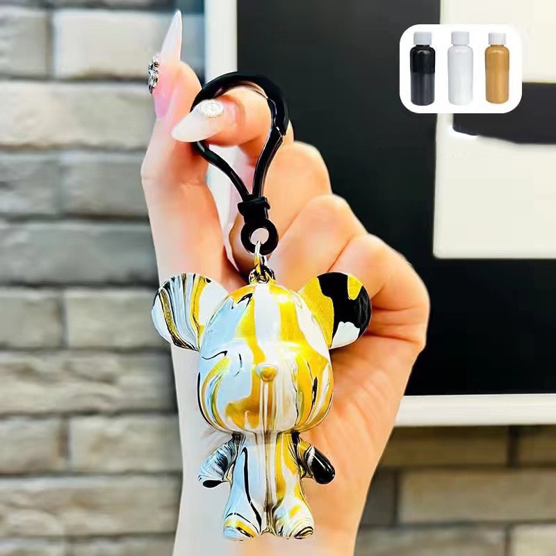 Gấu BearBrick đổ màu