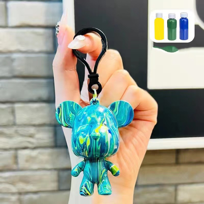 Gấu BearBrick đổ màu