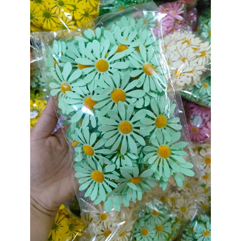 Hoa cúc trang trí bánh kem