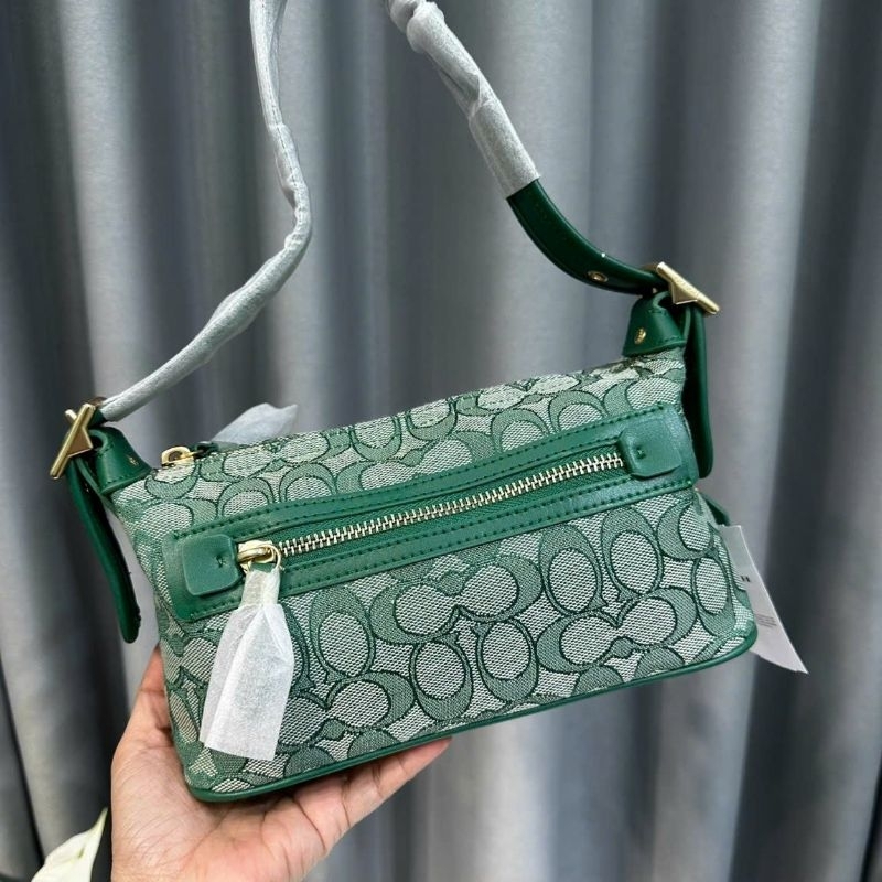 Hàng bao chuẩn xịn✨✨DEMI BAG IN SIGNATURE JACQUARD CE736✨Túi coach kẹp đơn đơn giản, sang chảnh