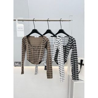Áo thun miu miu crop cổ u vạt tôm dáng ôm quyến rũ