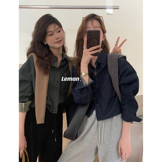 Áo sơ mi bò kèm khăn len