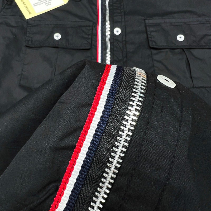 Áo SOMI Đen Nam Dài Tay Thome Khoá Zip Vạch Xanh Đỏ Dọc Cúc Dập 4 Sọc Bạc Ông Vải Thô Siêu Cấp Cho các Boy Phố