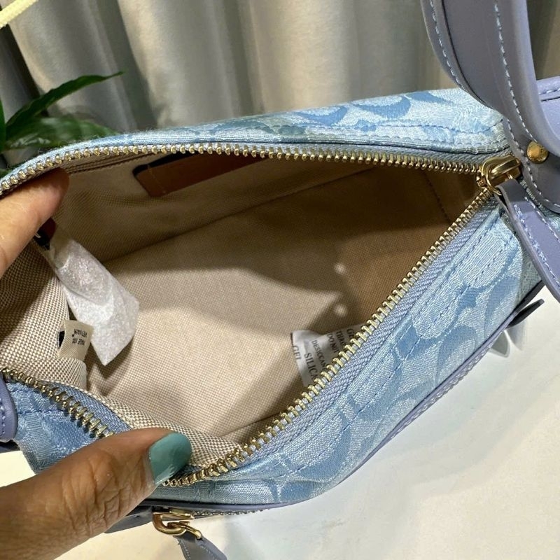 Hàng bao chuẩn xịn✨✨DEMI BAG IN SIGNATURE JACQUARD CE736🌟Túi coach kẹp đơn đơn giản, sang chảnh