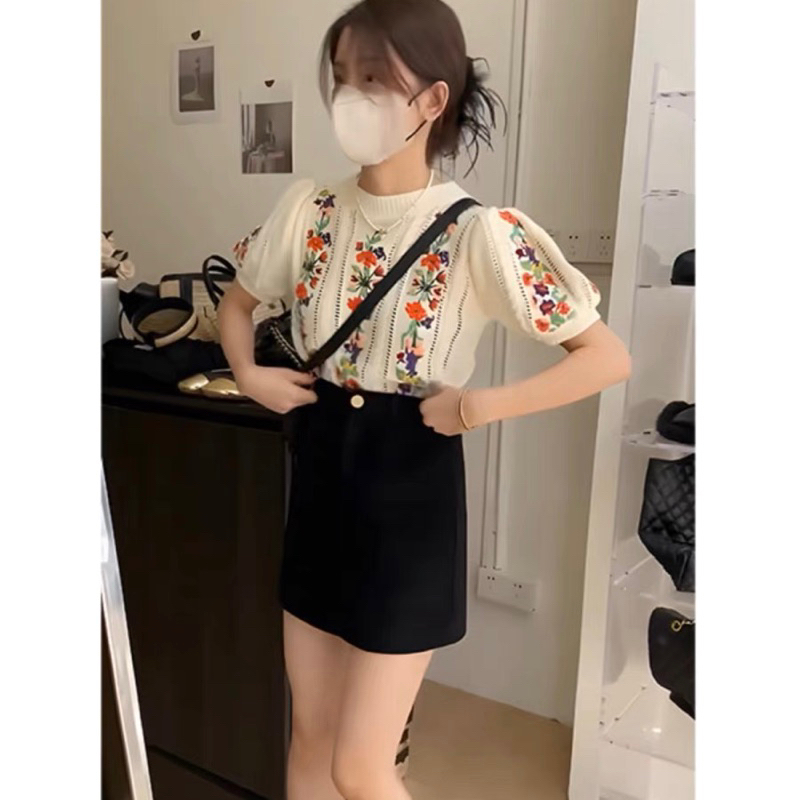 Áo len nữ cộc tay thêu hoa tiêu thư nhẹ nhàng