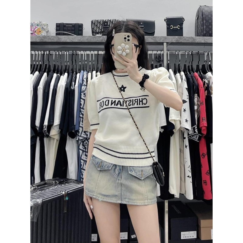 Áo len phối viền đen