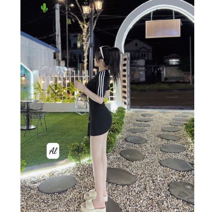 Đầm body tay ngắn phối sọc thêu log in chữ siêu hot cực xịn xò