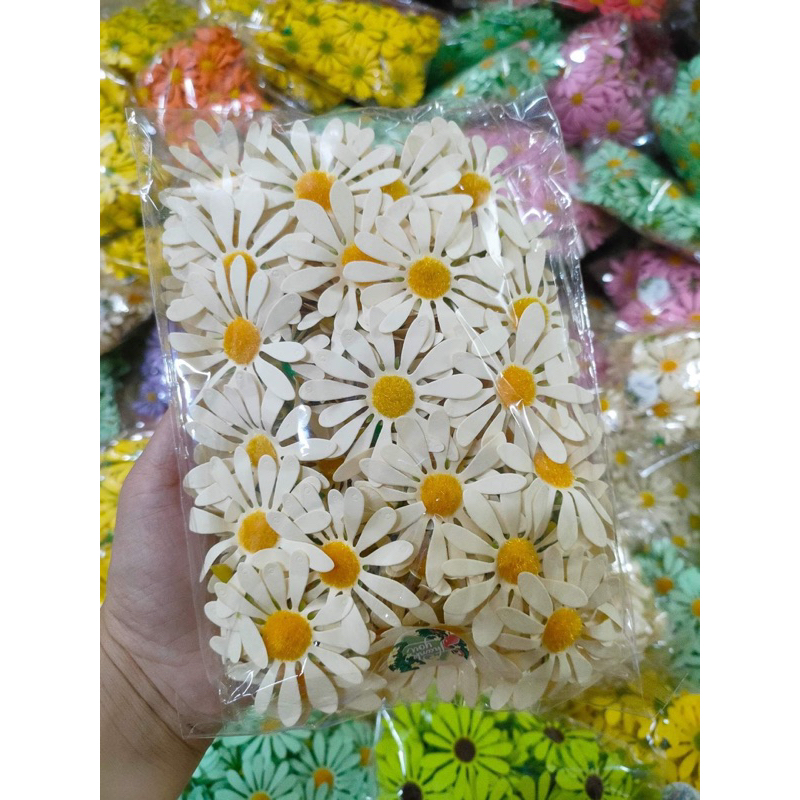 Hoa cúc trang trí bánh kem