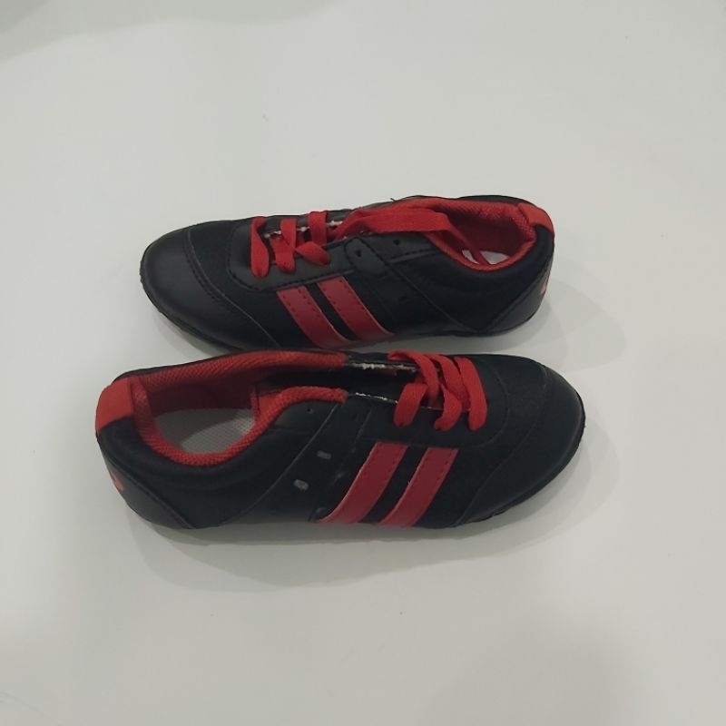 Giày Bóng Đá trẻ em Chí Phèo 004C Đen phối