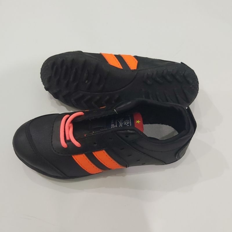 Giày Bóng Đá trẻ em Chí Phèo 004C Đen phối