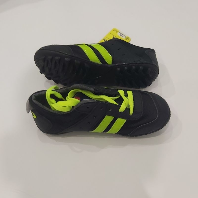 Giày Bóng Đá trẻ em Chí Phèo 004C Đen phối