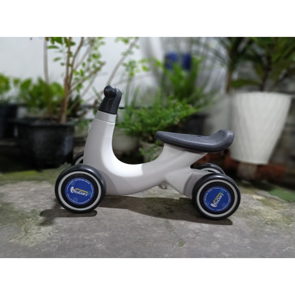 Xe chòi chân kiêm cân bằng mini hkm vitadairy