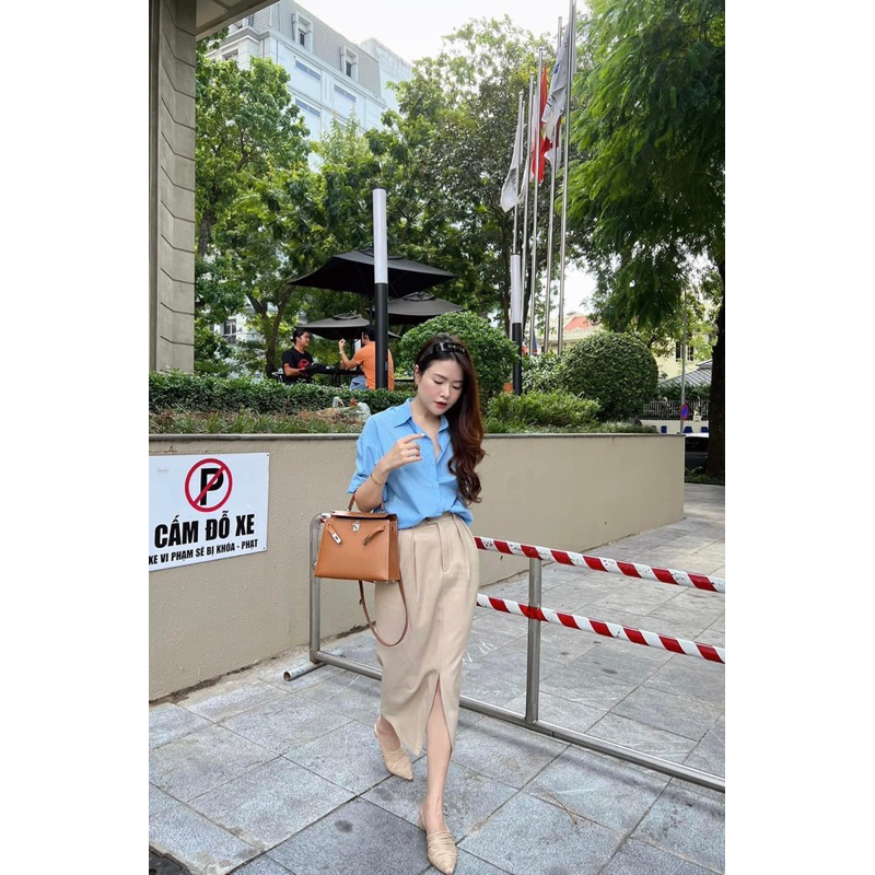 Chân váy kaki phồng xẻ trước