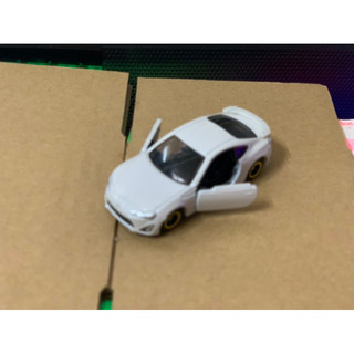 Xe mô hình tomica toyota86 trắng