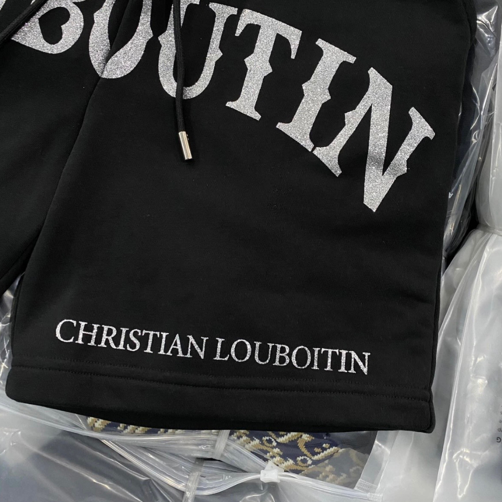 Quần Short Nam Louboutin Chữ In Kim Tuyến Cực Nét - Chất Liệu Umi Form Dáng Thời Trang Hot Trend 2023 | BigBuy360 - bigbuy360.vn