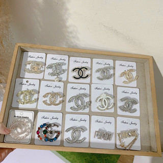 Tag ghim cài áo đa dạng mẫu