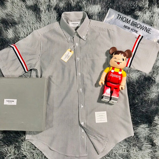 Áo sơ mi thom brown tay ngắn, sọc xám, viền 2 tay,