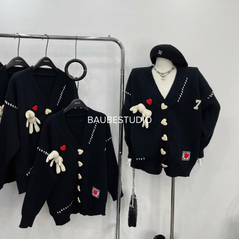 Áo Khoác Cadigan Len Tim Kèm Gấu Hot Hit