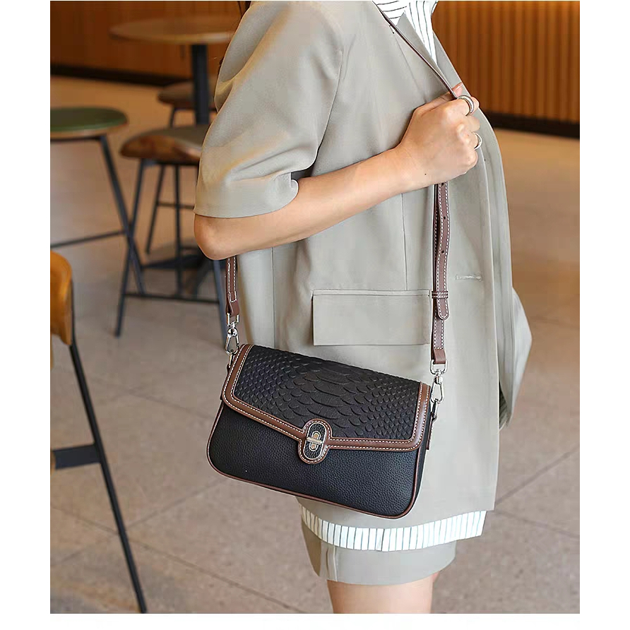 Túi xách đeo chéo đơn giản dễ phối đồ phong cách thời trang hàn quốc