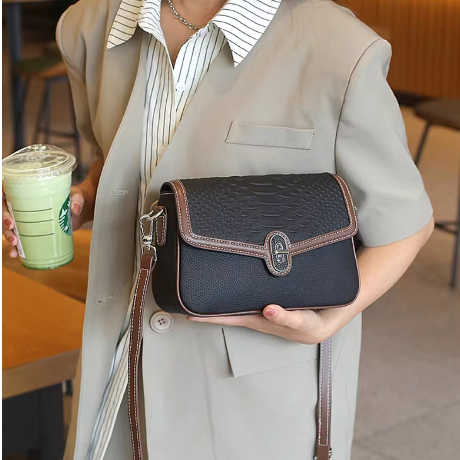 Túi xách đeo chéo đơn giản dễ phối đồ phong cách thời trang hàn quốc
