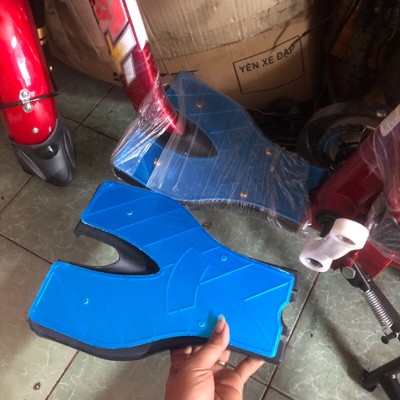 gác chân trước xe đạp điện HK bike- gác chân xe điện- gác chân trước bọc nhôm