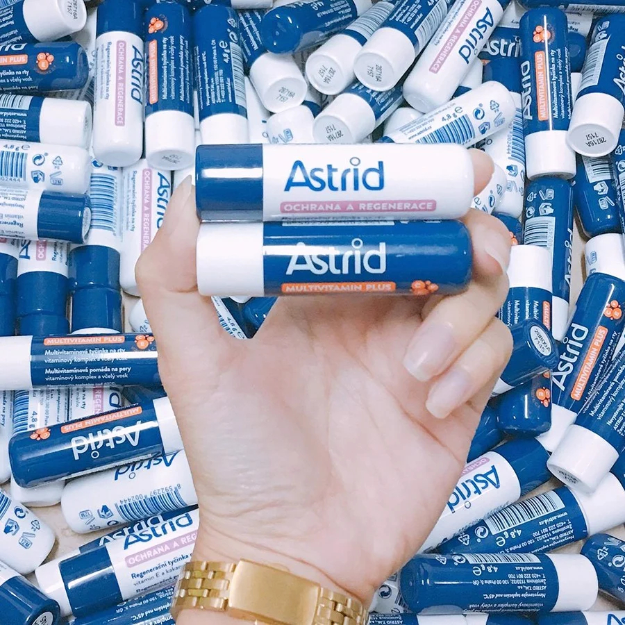 Son dưỡng mỡ hươu Astrid 4,7g giúp dưỡng môi mềm và hồng hào