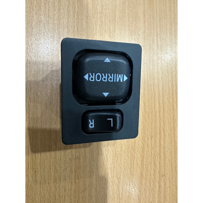 Công tắc chỉnh gương Toyota Inova, Yaris, Altis