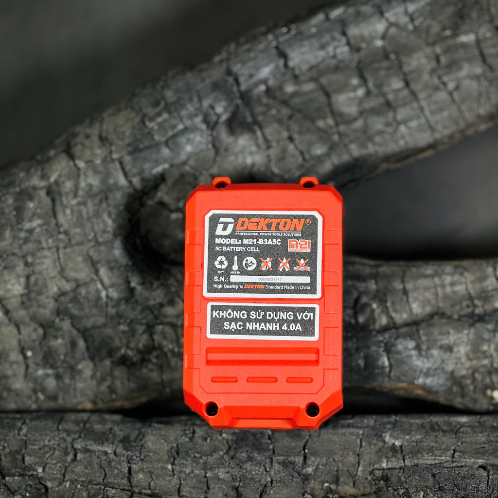 Pin 3Ah 10cell dòng xả 5C Dekton M21-B3A5C, Chân pin Makita phổ thông, Tặng sạc khi mua pin