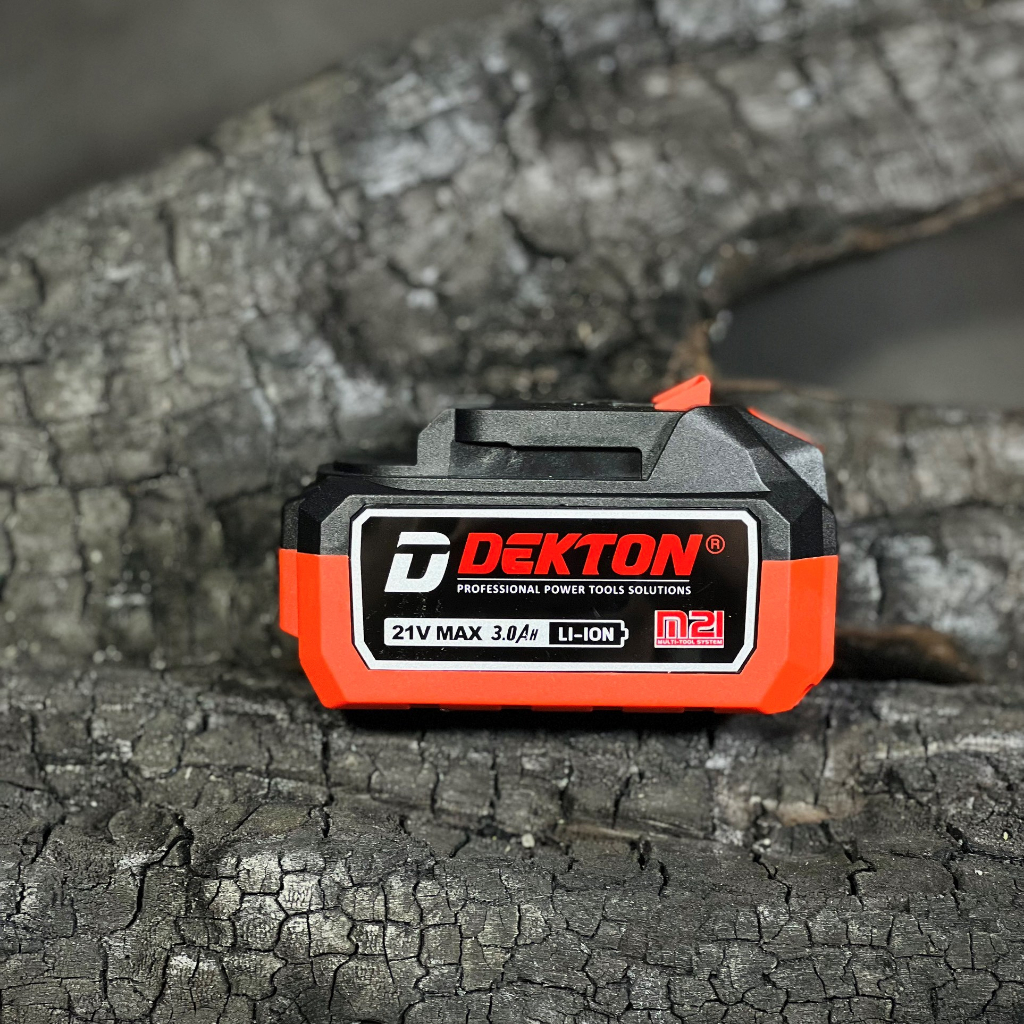 Pin 3Ah 10cell dòng xả 5C Dekton M21-B3A5C, Chân pin Makita phổ thông, Tặng sạc khi mua pin