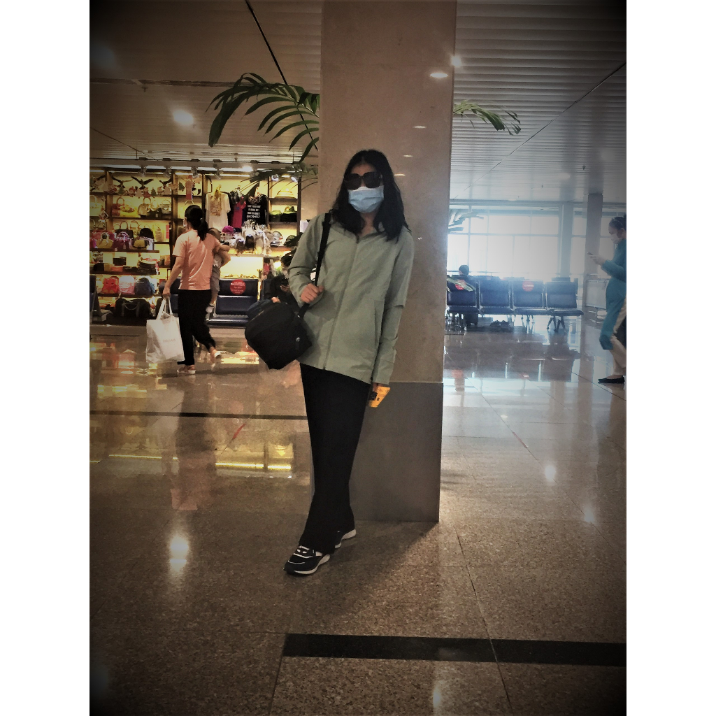 Ao khoac xanh min linh anh