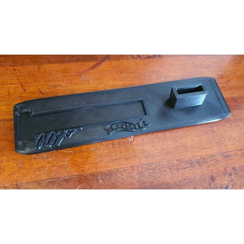 Kệ - Giá trưng bày mô hình đồ chơi Walther PPK điệp viên 007.