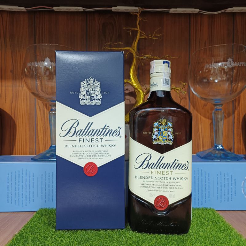 Vỏ chai rượu ngoại Ballantines Finest Full Box dáng vuông Xuất Xứ Scotland mới đẹp 99% (chai rỗng)