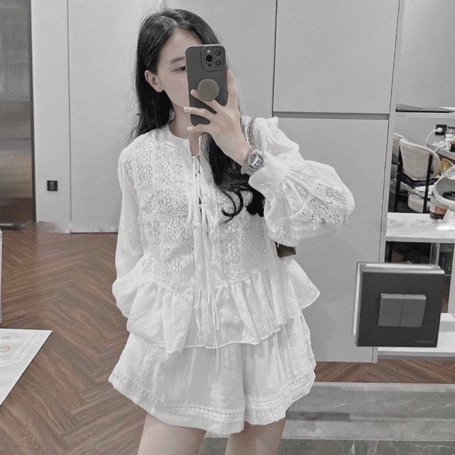 "Siêu phẩm set ren nỏ phối ren tay dài Kem quần sooc bao đẹp Em này hot hit lắm các nàng ơi Diện nàng thơ tiểu thư lam a