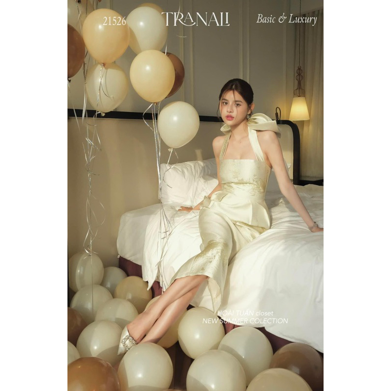 Đầm body cổ yếm thắt nơ đại Datasco