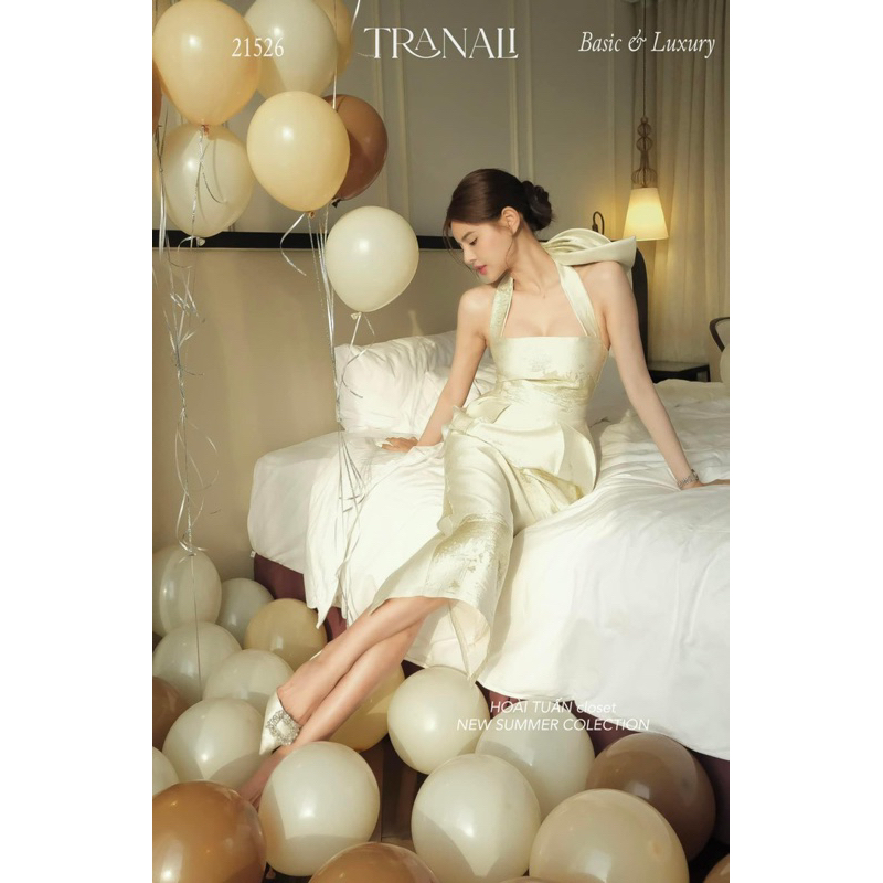 Đầm body cổ yếm thắt nơ đại Datasco