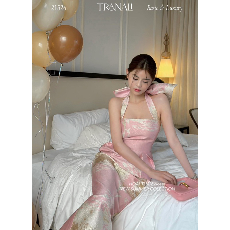 Đầm body cổ yếm thắt nơ đại Datasco