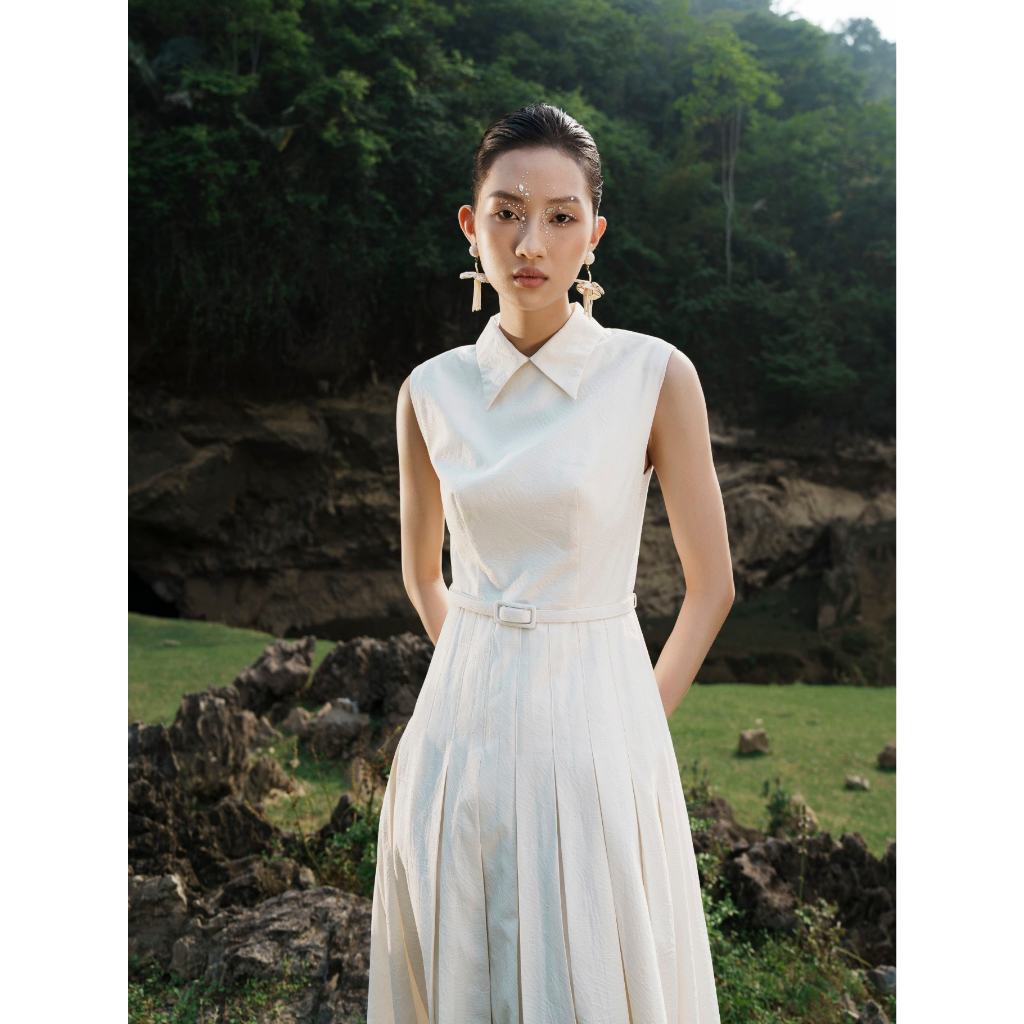 Đầm Sát Nách Xòe Nữ White Ant EMILIA PLEATED MIDI DRESS 121000001.002